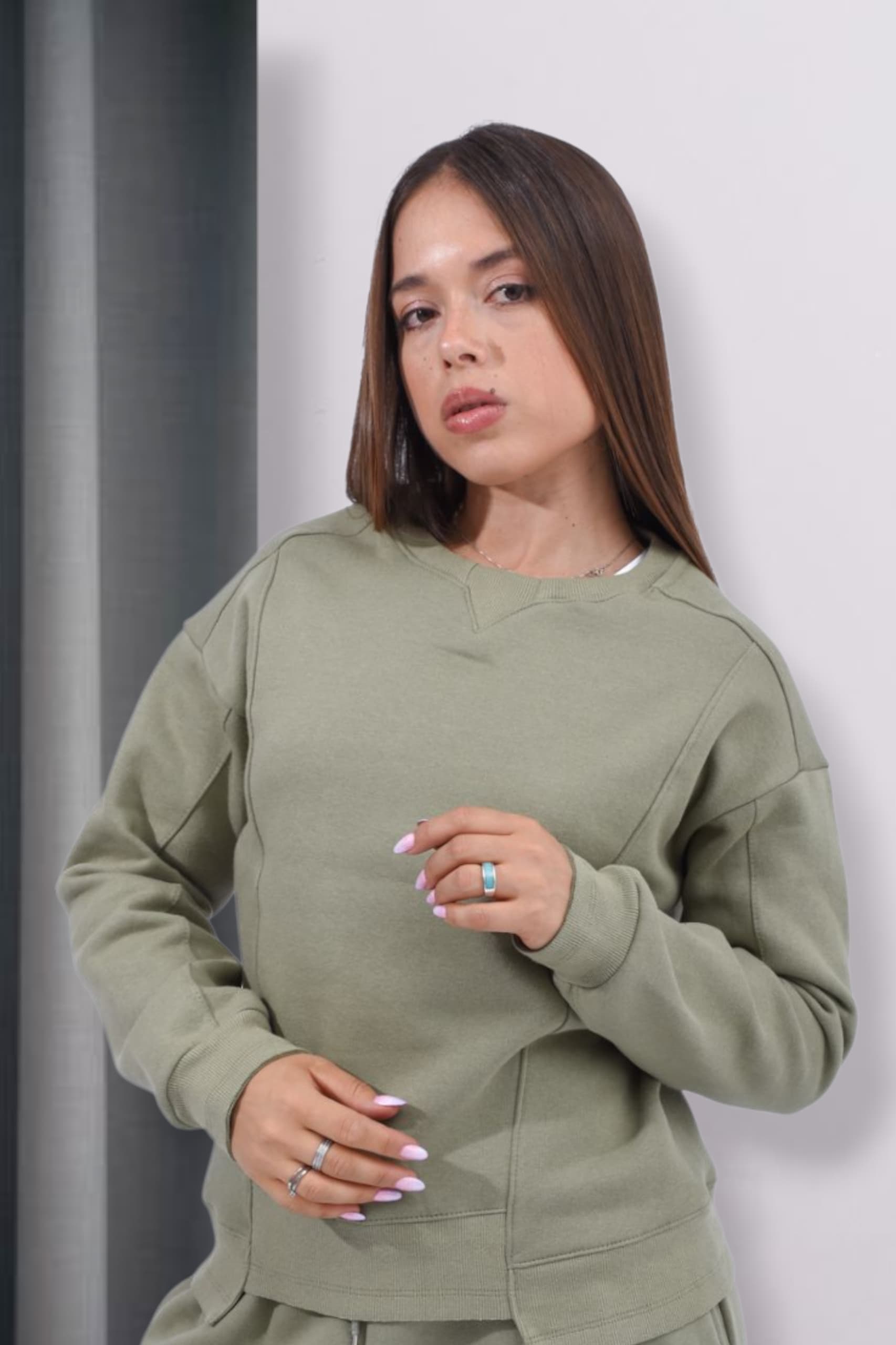 Buzo Estilo Urbano con Recortes (VERDE)